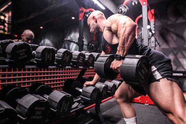 Bodybuilder haltères